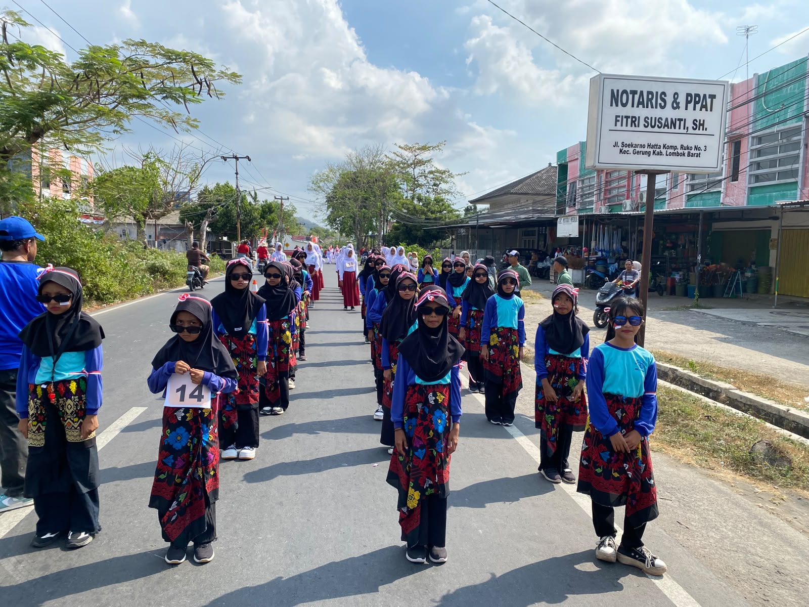 Lomba Gerak Jalan tepat waktu digelar untuk memeriahkan HUT RI di Lombok Barat