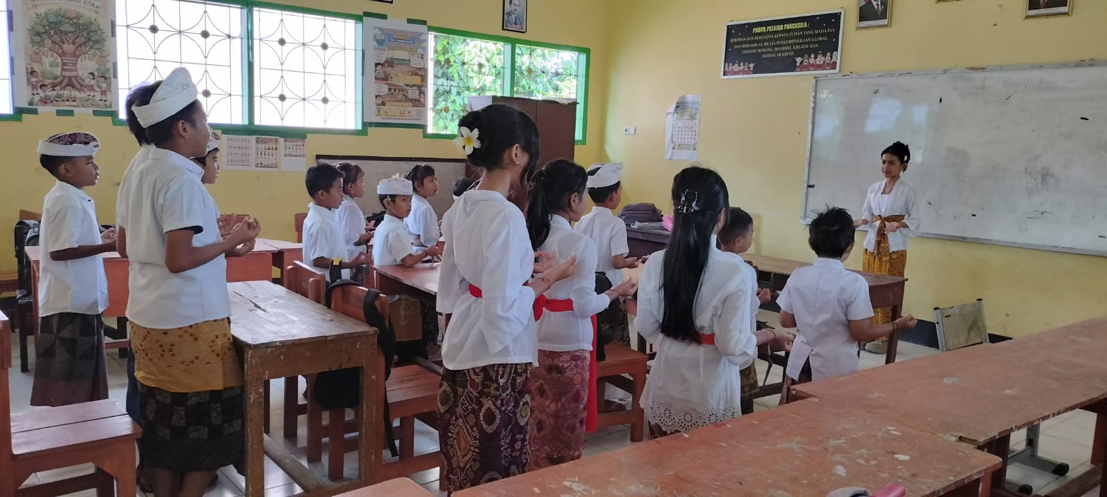 Pembiasaan Sikap Toleransi Beragama , Sekolah Aman dan Nyaman